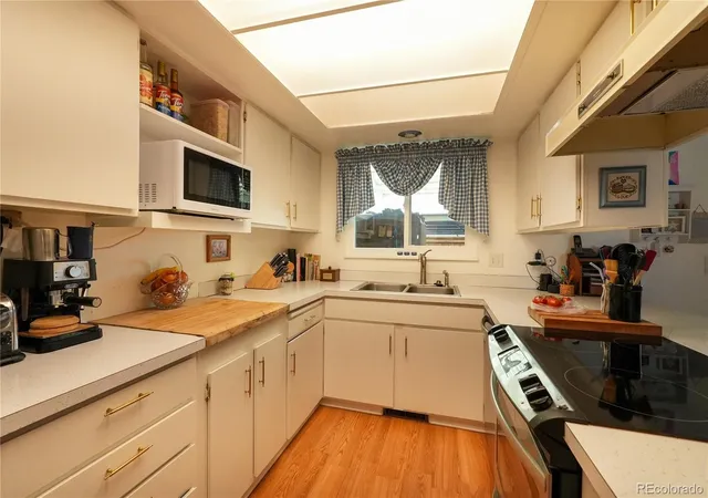 4th image of 9155 E Oxford Dr, Denver, CO 80237 | MLS# 9179902