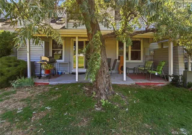 Listing Photo 2 - Condo for sale in building located at 2528 S Vaughn Wy, Aurora, CO 80014 - Unit #C