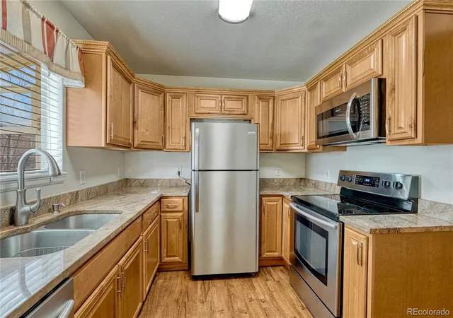 Photo 4 of Townhouse for sale at 1475 Bergen Rock St, Castle Rock, CO 80109 | MLS# 8025934 | Listing updated on 2026-10-04