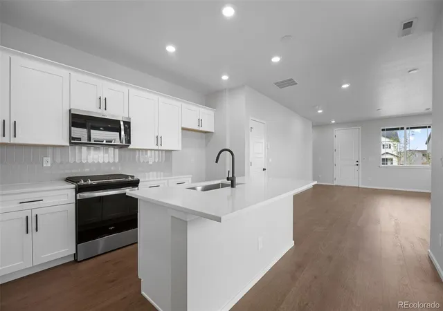 Photo 3 of Single family home for sale at 440 N Bently St, Watkins, CO 80137 | MLS# 8565299 | Listing updated on 2026-09-22