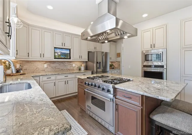 Homes for sale in Castle Pines, CO | 7312 Winter Berry Ln, Castle Pines, CO 80108 | MLS# 2459707