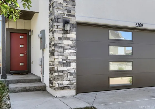 Photo 3 of Sale Pending at 5309 Sky Top Ln, Colorado Springs, CO 80918 | MLS# 9430458 | Listing updated on 2026-06-25