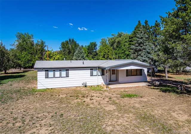 Photo 2 of Single family home for sale at 1535 Chestnut St, Canon City, CO 81212 | MLS# 5151014 | Listing updated on 2026-09-03