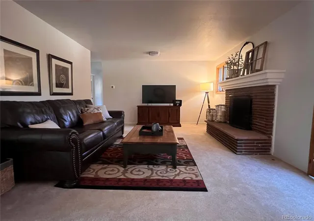 Photo 5 of Single family home for sale at 190 E Geddes Ave, Centennial, CO 80122 | MLS# 9440078 | Listing updated on 2026-08-21