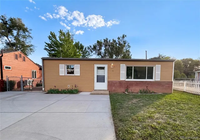 Photo 1 of Single family home for sale at 433 Sunnyside Ln, Longmont, CO 80504 | MLS# 5629669 | Listing updated on 2026-10-09
