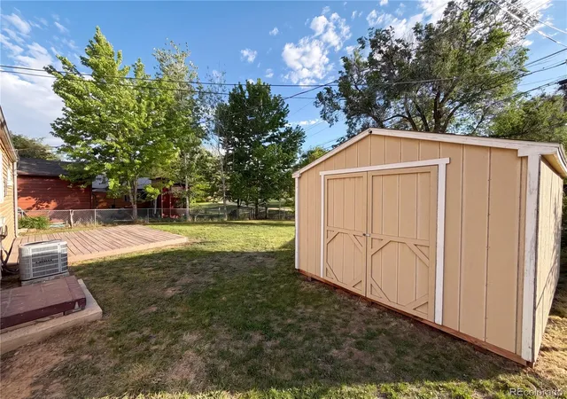 Photo 11 of Single family home for sale at 433 Sunnyside Ln, Longmont, CO 80504 | MLS# 5629669 | Listing updated on 2026-10-16