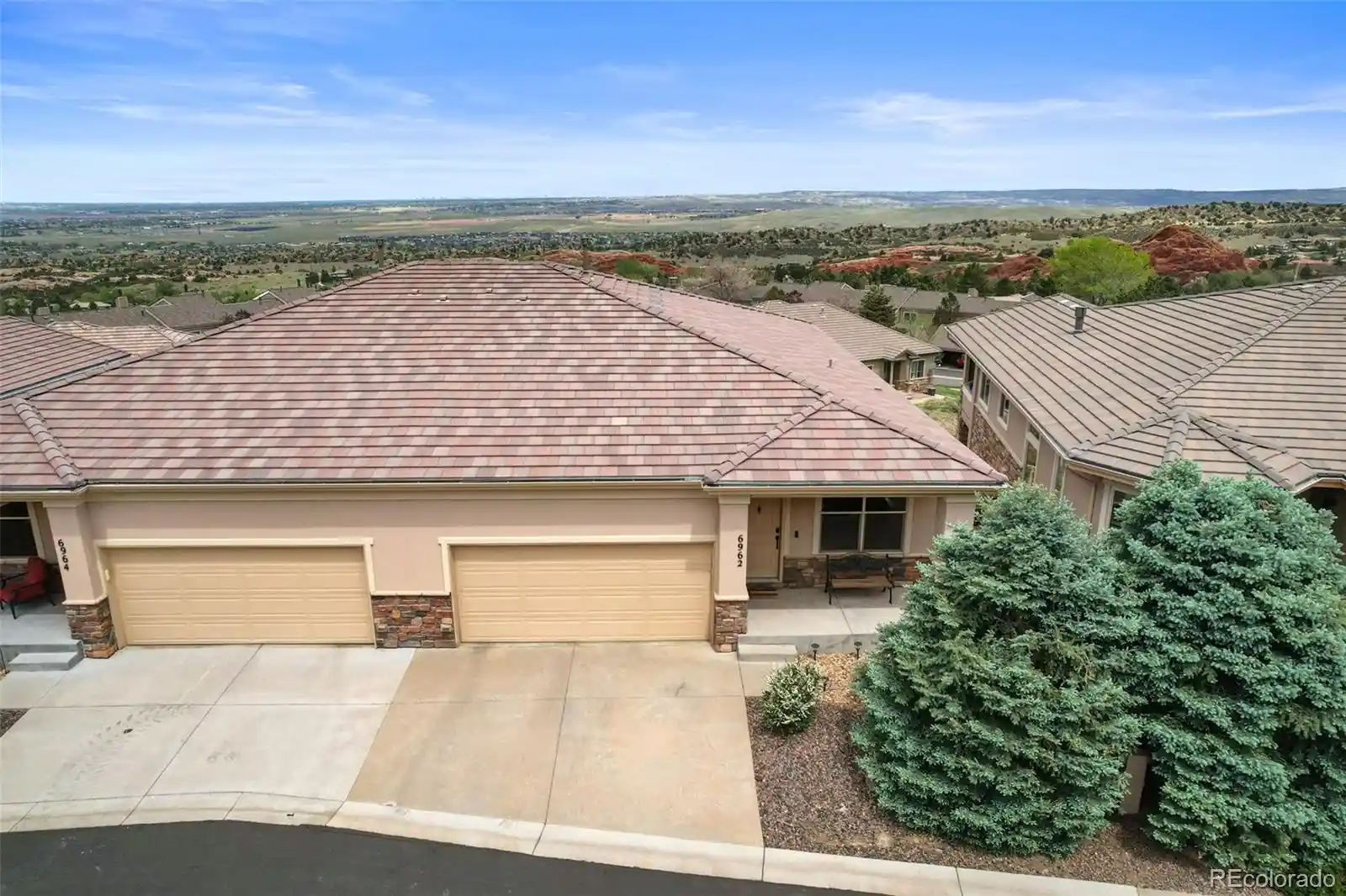 Listing Photo 2 - Condo for sale in 6962 Fargo Trl located at 6962 Fargo Trl, Littleton, CO 80125 - Unit 6962 Fargo Trl