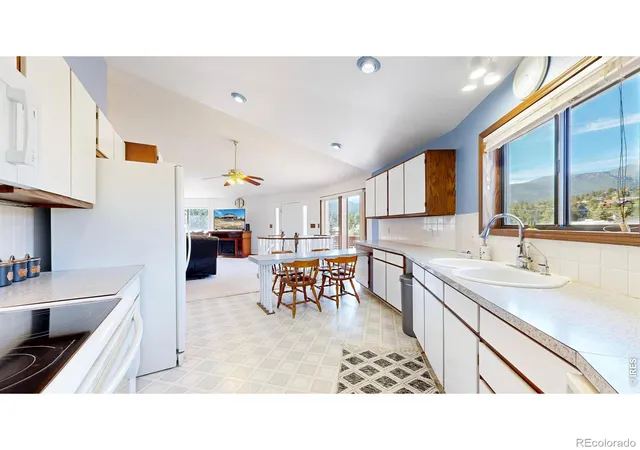 4th image of 2408 Longview Dr, Estes Park, CO 80517 | MLS# IR1059345