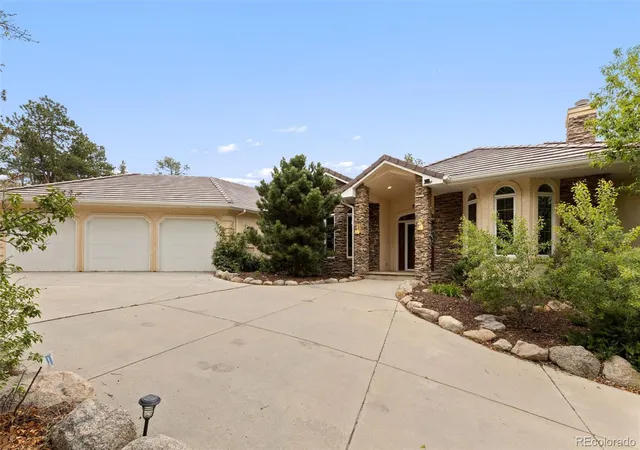 Photo 4 of Sale Pending at 525 Silhouette Way, Monument, CO 80132 | MLS# 1581748 | Listing updated on 2026-08-17
