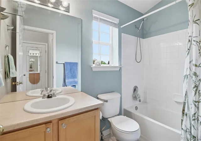 Listing Photo 2 - Condo for sale in building located at 19246 E Idaho Pl, Aurora, CO 80017