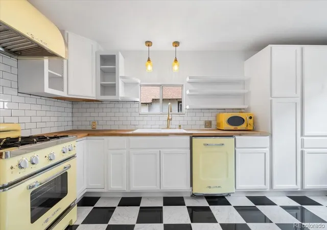 Photo 4 of Single family home for sale at 129 Ruxton Ave, Manitou Springs, CO 80829 | MLS# 7965276 | Listing updated on 2026-10-05