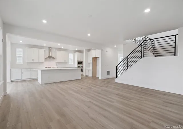 Photo 3 of Single family home for sale at 8608 Yellowcress St, Littleton, CO 80125 | MLS# 3214776 | Listing updated on 2026-05-18