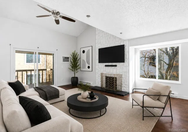 Listing Photo 2 - Condo for sale in building located at 4062 S Atchison Wy, Aurora, CO 80014 - Unit #302