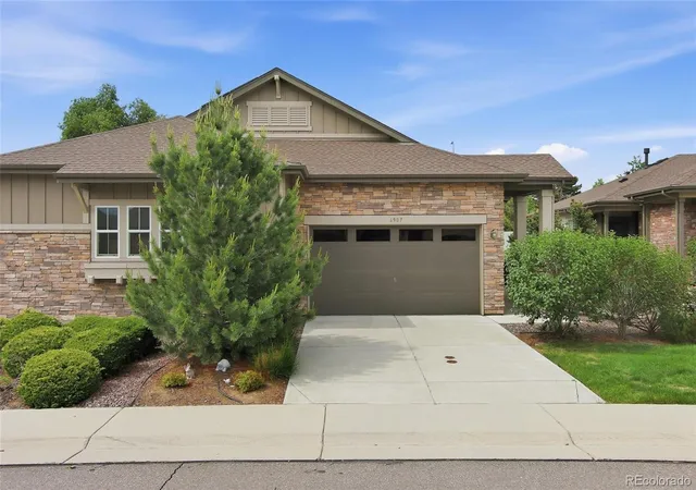Photo 2 of Single family home for sale at 6907 W Jewell Dr, Lakewood, CO 80227 | MLS# 8283832 | Listing updated on 2026-08-26