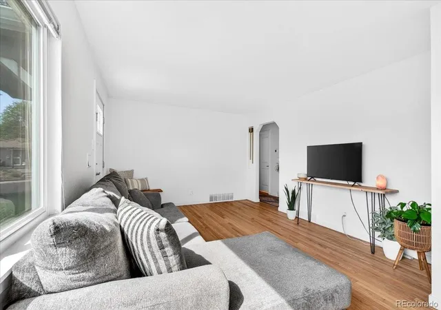 4th image of 1325 S Winona Ct, Denver, CO 80219 | MLS# 8619071