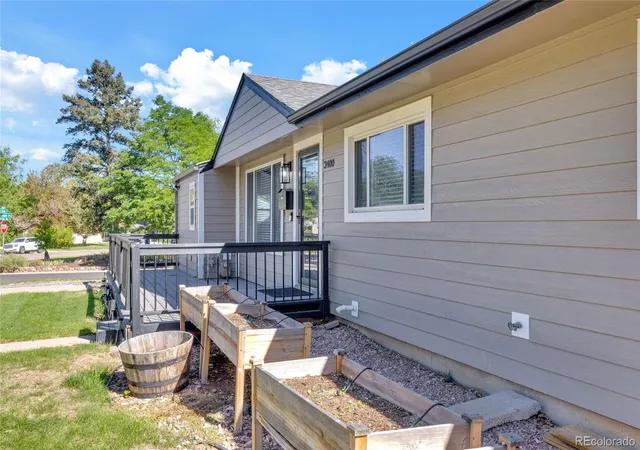 Photo 4 of Single family home for sale at 3400 S Holly St, Denver, CO 80222 | MLS# 5183114 | Listing updated on 2026-09-23