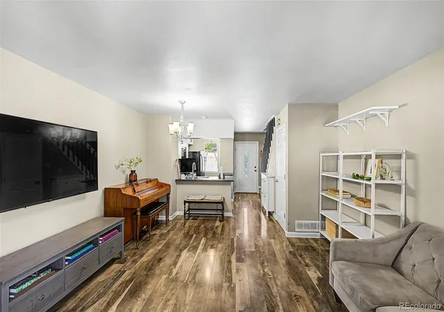 Photo 3 of Townhouse for sale at 8198 S Columbine Ct, Centennial, CO 80122 | MLS# 8185413 | Listing updated on 2026-10-07
