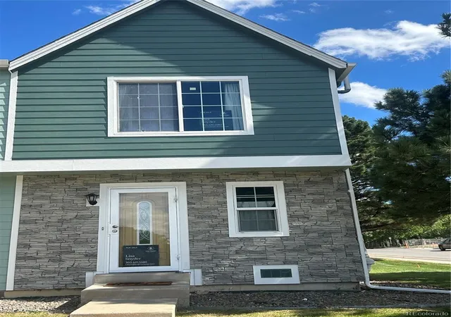 Photo 2 of Townhouse for sale at 8198 S Columbine Ct, Centennial, CO 80122 | MLS# 8185413 | Listing updated on 2026-10-07