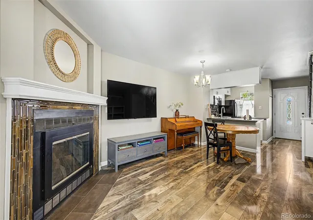 Photo 4 of Townhouse for sale at 8198 S Columbine Ct, Centennial, CO 80122 | MLS# 8185413 | Listing updated on 2026-10-07