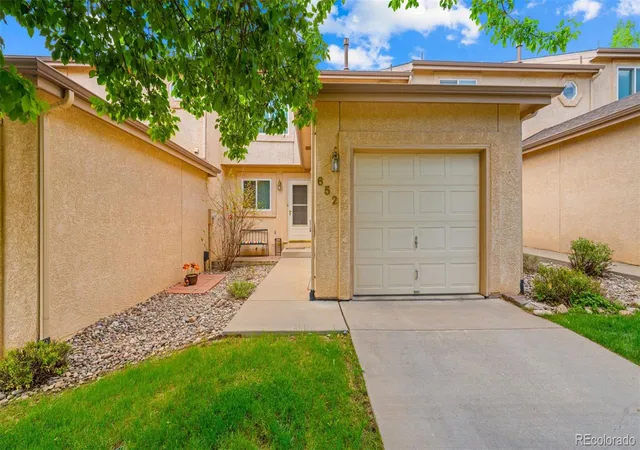 Listing Photo 4 - Condo for sale in building located at 652 Echo Ln, Colorado Springs, CO 80904