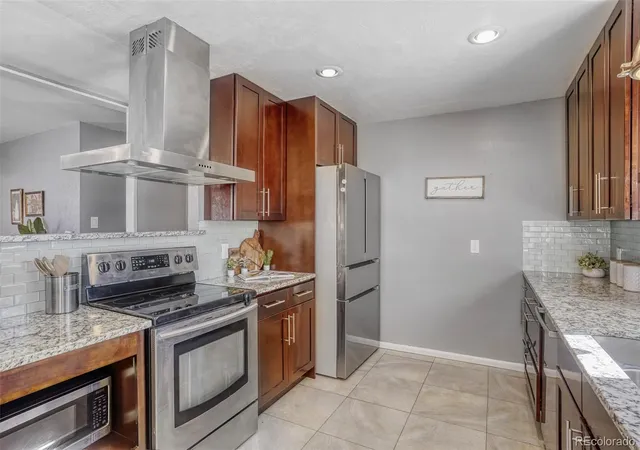 2nd image of 627 S Jasmine Wy, Denver, CO 80224 | MLS# 9761194