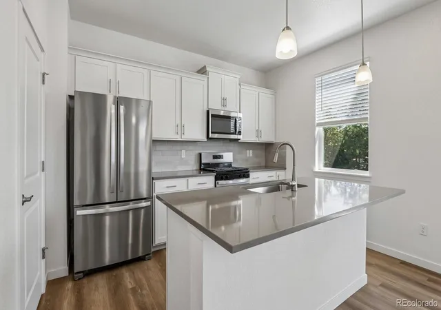 Photo 3 of Single family home for sale at 1404 Sunrise Hl Dr, Berthoud, CO 80513 | MLS# 9631732 | Listing updated on 2026-09-21