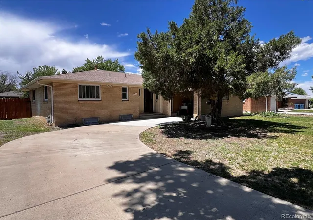 2nd image of 535 Kenton St, Aurora, CO 80010 | MLS# 7751284