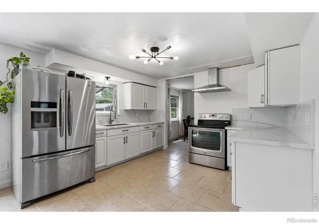 Photo 4 of Single family home for sale at 2412 Tulip St, Longmont, CO 80501 | MLS# IR1059816 | Listing updated on 2026-09-23