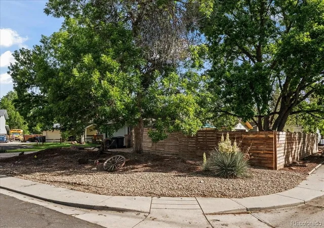 Photo 2 of Single family home for sale at 1100 Atlas Cir, Lafayette, CO 80026 | MLS# 5635361 | Listing updated on 2026-09-23
