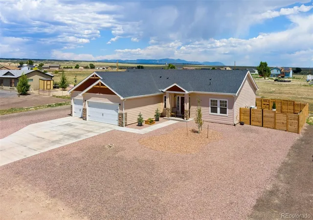 Homes for sale in Pueblo, CO | 981 E Blackstone Dr, Pueblo, CO 81007 | MLS# 2420481