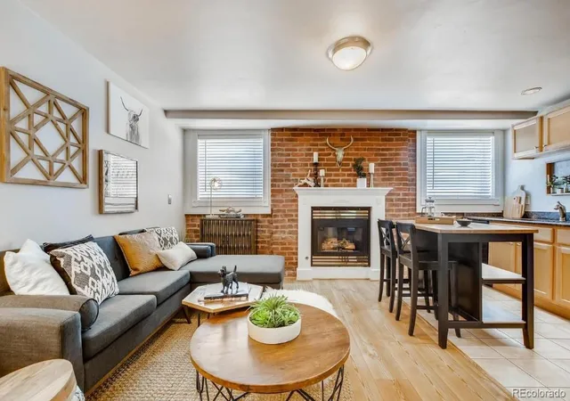 3rd image of 1750 Gaylord St #H, Denver, CO 80206 | MLS# 1952119