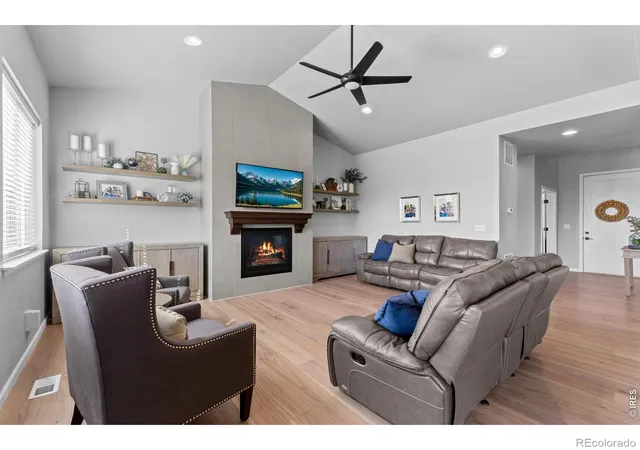 Photo 4 of Single family home for sale at 709 Hillspire Dr, Windsor, CO 80550 | MLS# IR1059968 | Listing updated on 2026-10-05