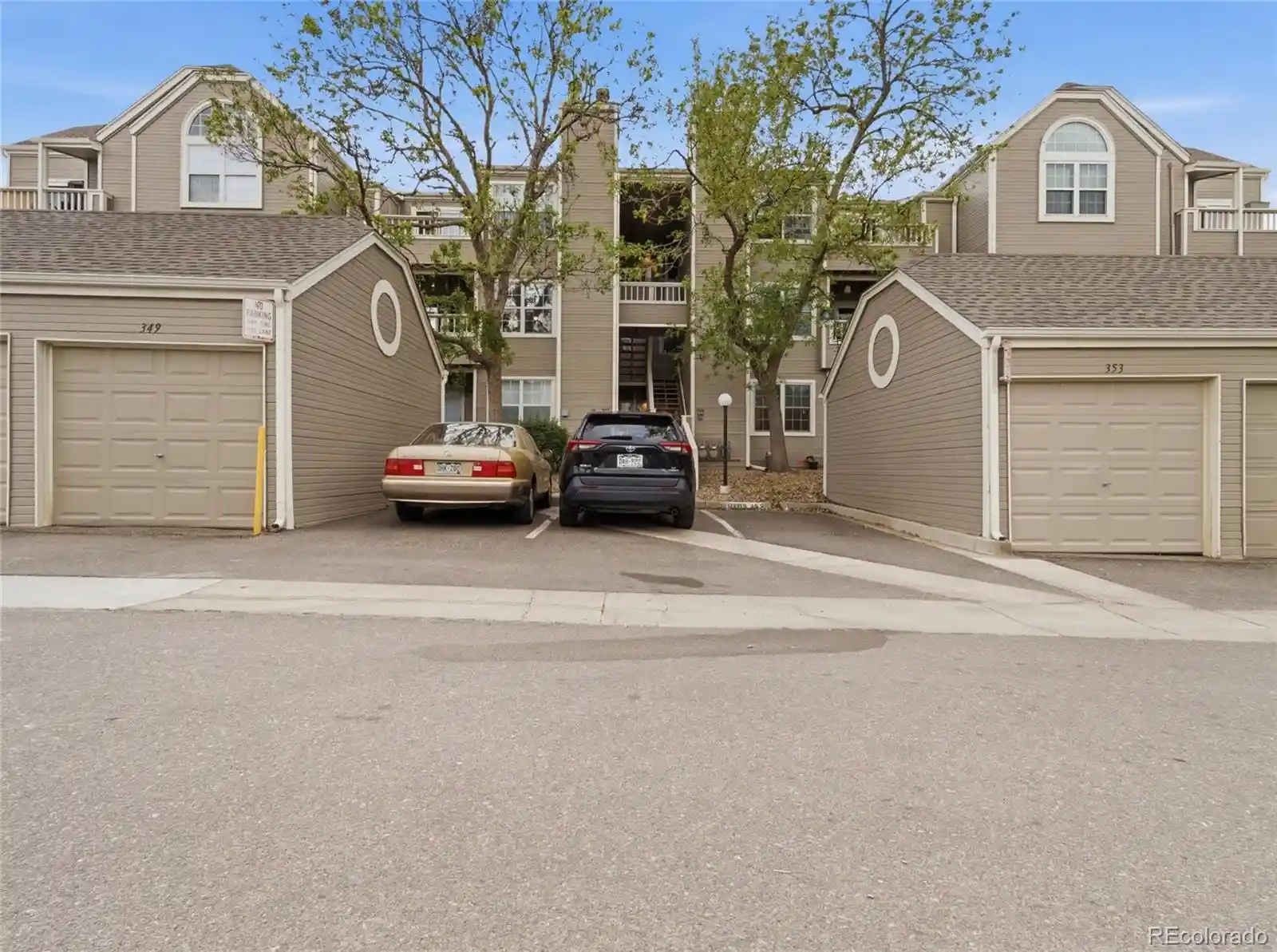 Listing Photo 2 - Condo for sale in 5705 W Atlantic Pl located at 5705 W Atlantic Pl, Lakewood, CO 80227 - Unit #106