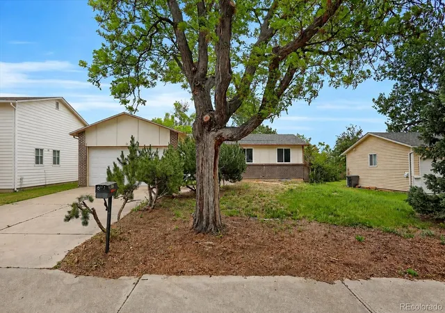 Photo 2 of Single family home for sale at 2832 S Mobile St, Aurora, CO 80013 | MLS# 7100189 | Listing updated on 2026-10-10