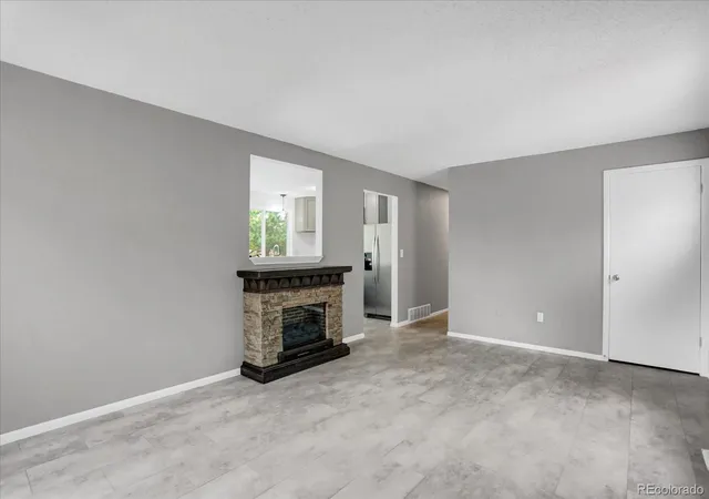 Photo 4 of Single family home for sale at 2832 S Mobile St, Aurora, CO 80013 | MLS# 7100189 | Listing updated on 2026-10-29