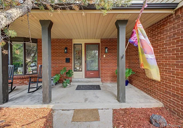 3rd image of 320 Oswego Ct, Aurora, CO 80010 | MLS# 4376258