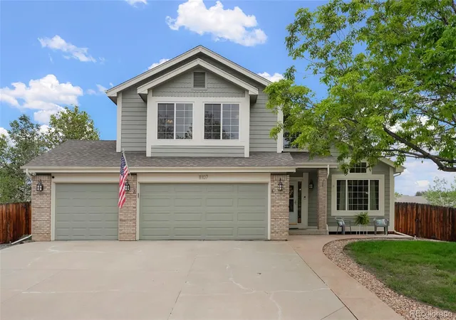 Photo 2 of Single family home for sale at 8107 W Morraine Dr, Littleton, CO 80128 | MLS# 8400372 | Listing updated on 2026-09-16