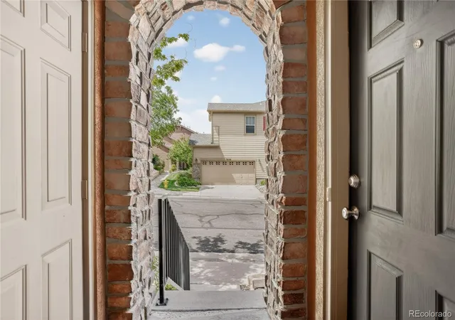 3rd image of 3851 Stonebrush Dr, Littleton, CO 80126