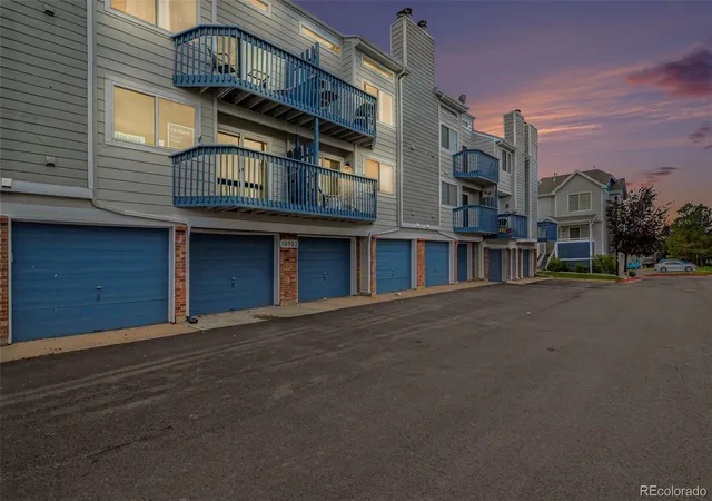 Listing Photo 2 - Condo for sale in building located at 19192 E Wyoming Pl, Aurora, CO 80017 - Unit #105