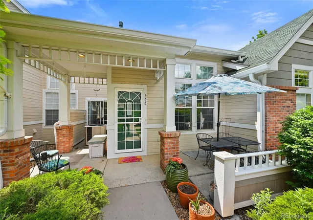 Photo 2 of Townhouse for sale at 658 S Yarrow St, Lakewood, CO 80226 | MLS# 2186638 | Listing updated on 2026-08-26
