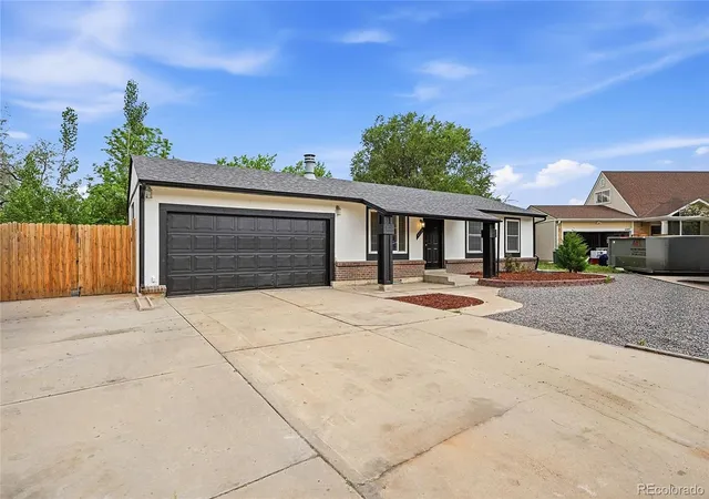 Photo 2 of Single family home for sale at 4538 S Fairplay Ct, Aurora, CO 80015 | MLS# 5832459 | Listing updated on 2026-08-02