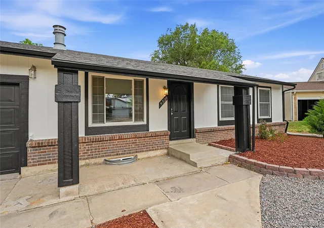 Photo 2 of Single family home for sale at 4538 S Fairplay Ct, Aurora, CO 80015 | MLS# 5832459 | Listing updated on 2026-08-02