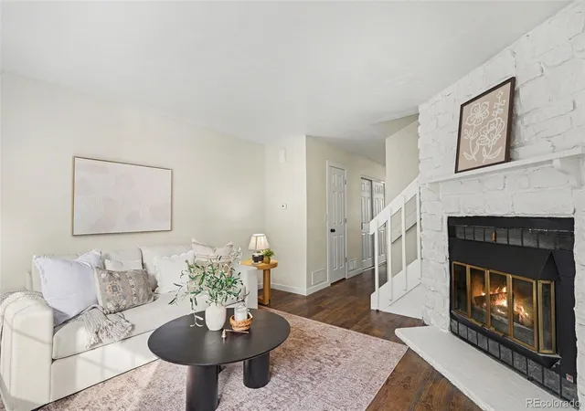 Photo 4 of Townhouse for sale at 2537 E Nichols Cir, Centennial, CO 80122 | MLS# 1632239 | Listing updated on 2026-10-10