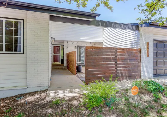 Photo 2 of Single family home for sale at 2669 S Moline Ct, Aurora, CO 80014 | MLS# 4169673 | Listing updated on 2026-08-17