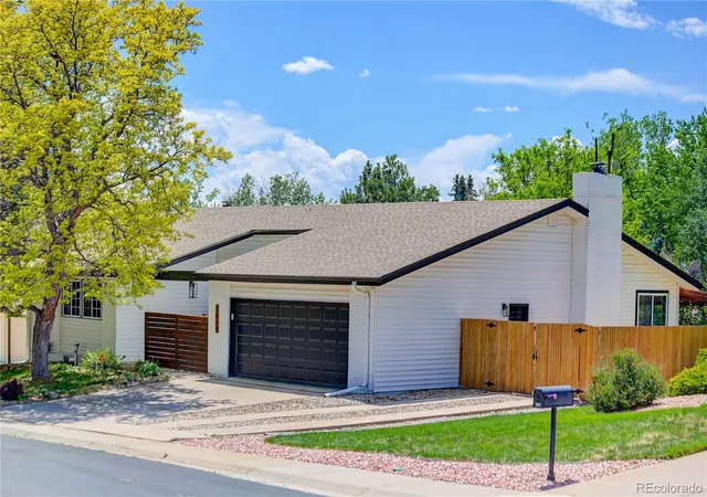 Photo 2 of Single family home for sale at 2669 S Moline Ct, Aurora, CO 80014 | MLS# 4169673 | Listing updated on 2026-08-17