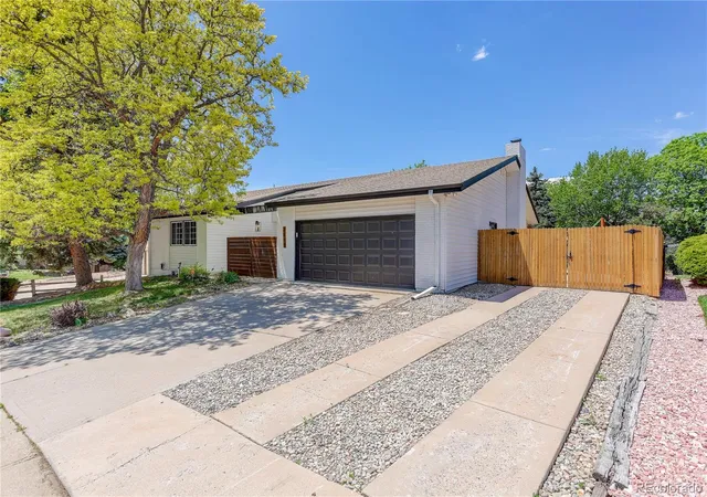 Photo 3 of Single family home for sale at 2669 S Moline Ct, Aurora, CO 80014 | MLS# 4169673 | Listing updated on 2026-08-17