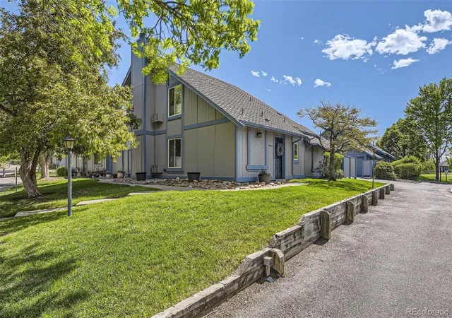 Townhouse for sale at 2437 S Victor St #A, Aurora, CO 80014 | MLS# 9894010