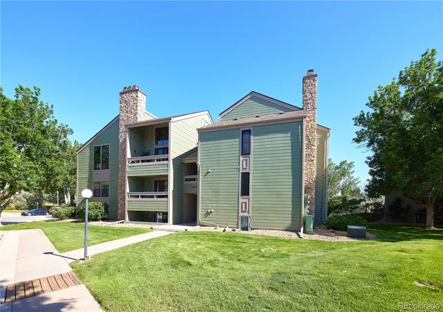 Listing Photo 3 - Condo for sale in building located at 14110 E Temple Dr, Aurora, CO 80015 - Unit #X10
