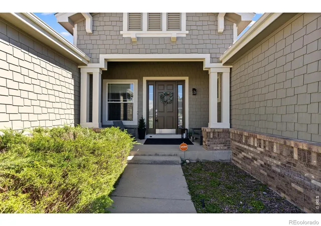 Photo 3 of Single family home for sale at 868 Bramblewood Dr, Castle Pines, CO 80108 | MLS# IR1060450 | Listing updated on 2026-09-25