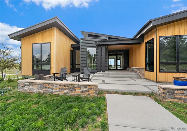 Homes for sale in Franktown, CO | 2380 Fox View Trl, Franktown, CO 80116 | MLS# 6182370